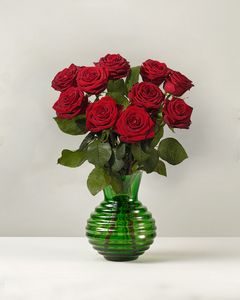 10 röda rosor för 595 kr på Interflora