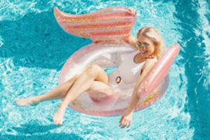 Pool Float Giant Wings Tube för 3990 kr på Teknikmagasinet