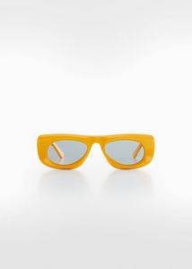Solglasögon volymbågar för 599 kr på Mango