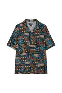 Kortärmad skjorta med geometriskt mönster för 219 kr på Pull & Bear