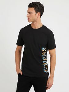 Side vertical logo print t-shirt för 400 kr på GUESS