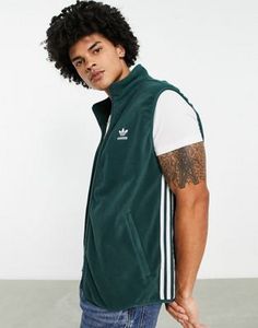 Adidas Originals – adicolor – Grönt fleeceväst med tre ränder för 488 kr på ASOS
